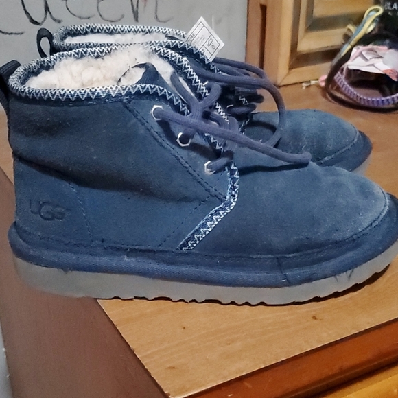 Boys Uggs - Picture 3 of 4